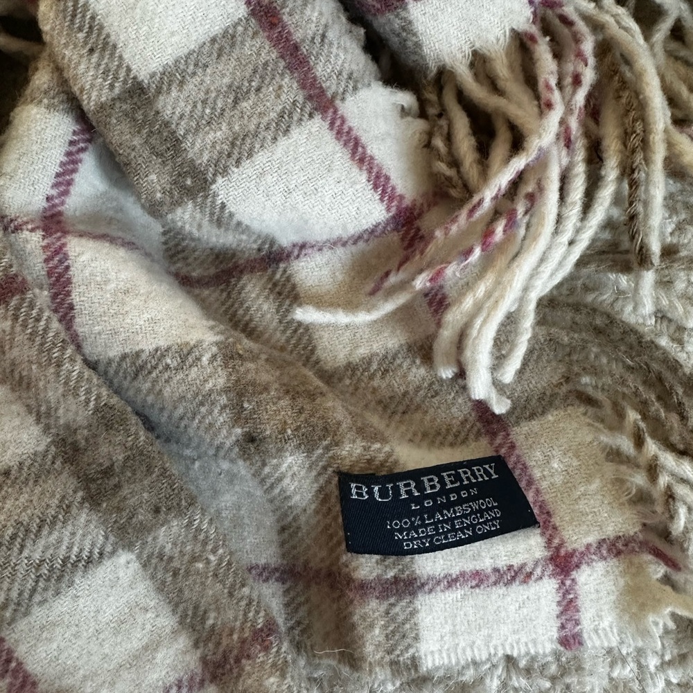 Vintage Burberry Fringe Scarf lambswool - Picture 2 of 4